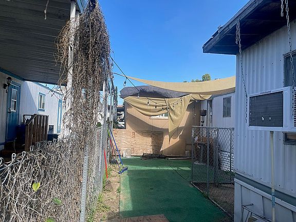 2nd image of 2250 W Chestnut St #39