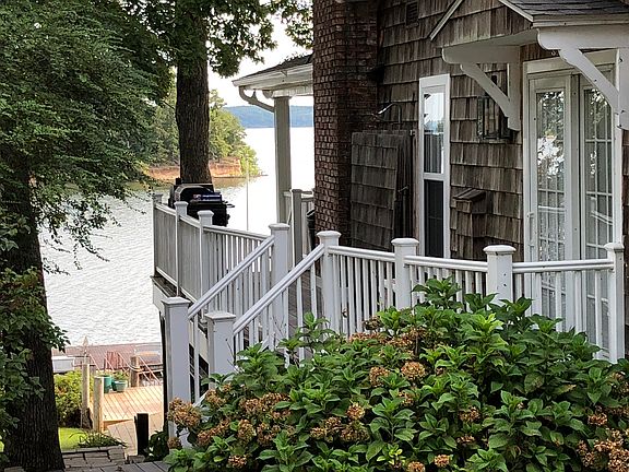 4th image of 932 Cambridge Shores Dr