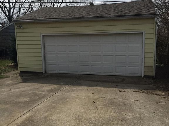 Detached 2 car garage