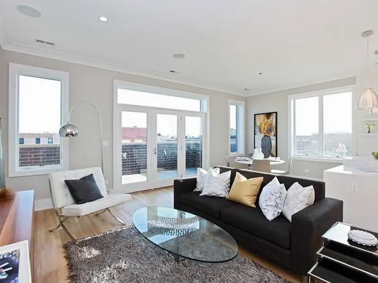 2405 N Greenview Ave #4 — Photo 4