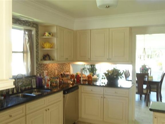 2nd image of 139 N Boulevard Of Presidents