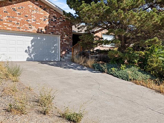 4th image of 4202 Maple Ln