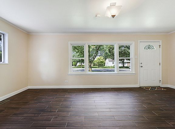 3rd image of 324 Blackhawk Dr