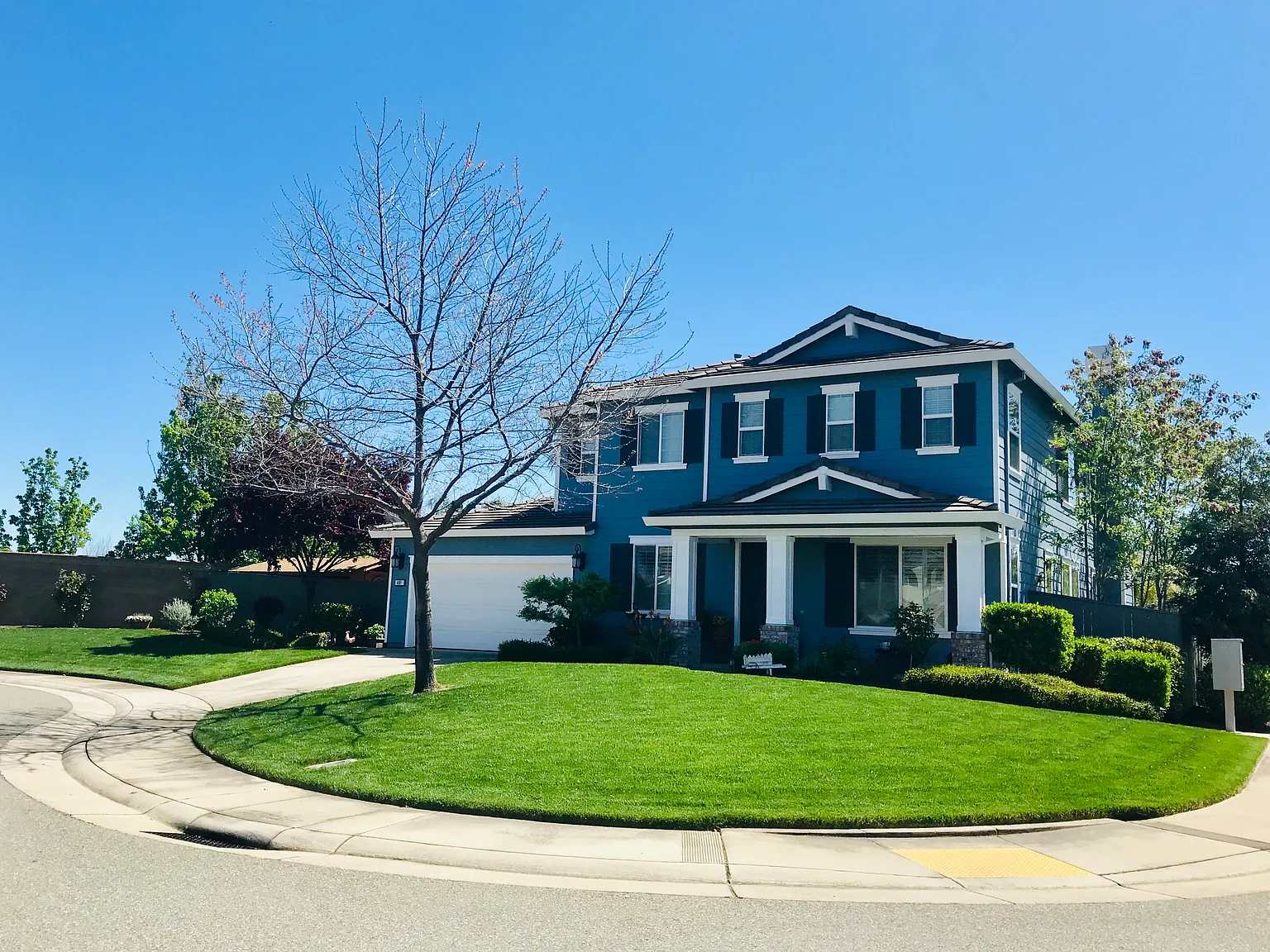 401 Newton Pl photo 1