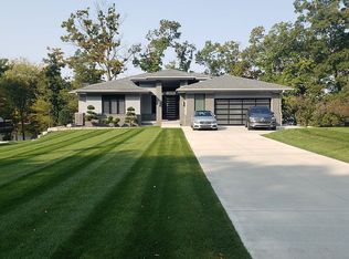 7427 Parkwood Dr, Fenton, MI 48430