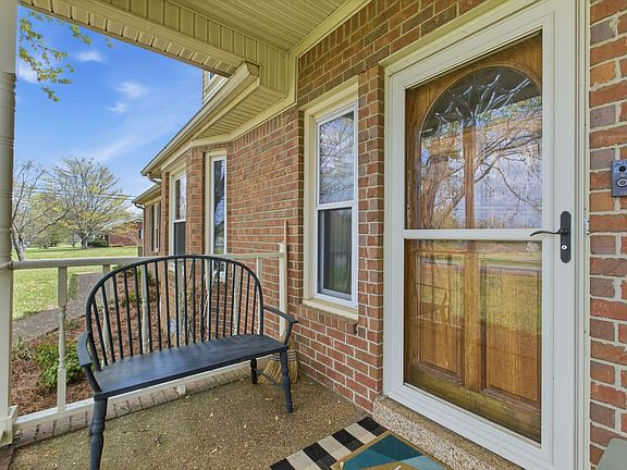 4th image of 812 Ridgetop Dr