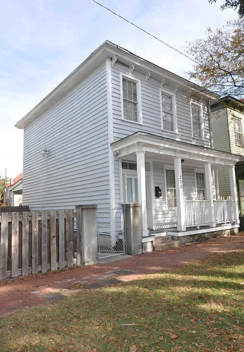 222 W Henry Street — Photo 1