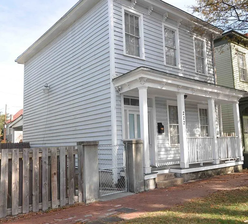 222 W Henry St