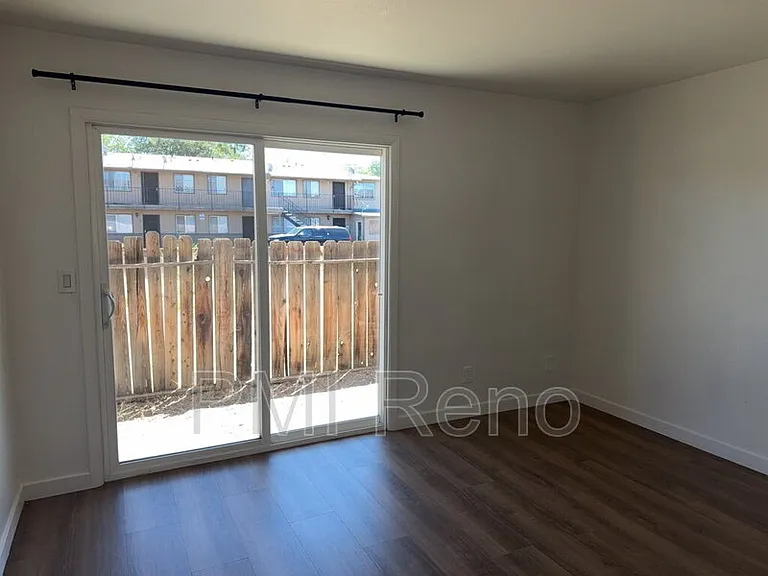 690 Field St #4 — Photo 6