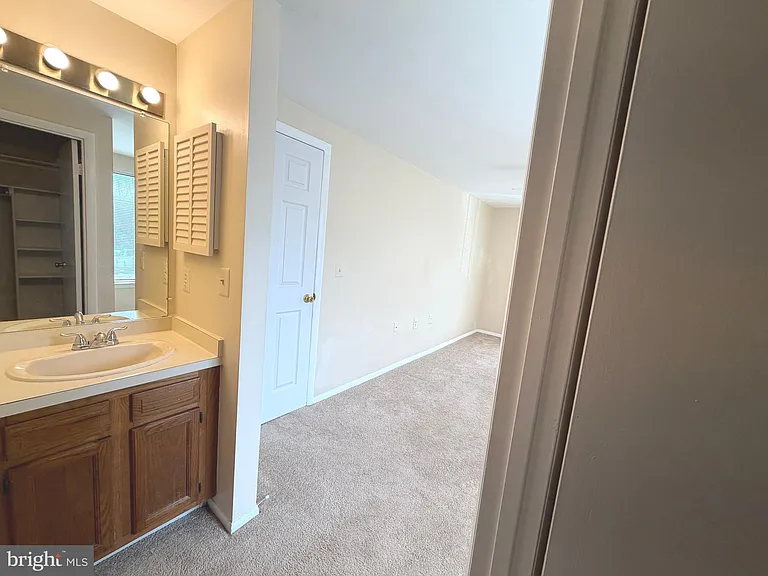 18131 Chalet Dr #24-103 — Photo 36