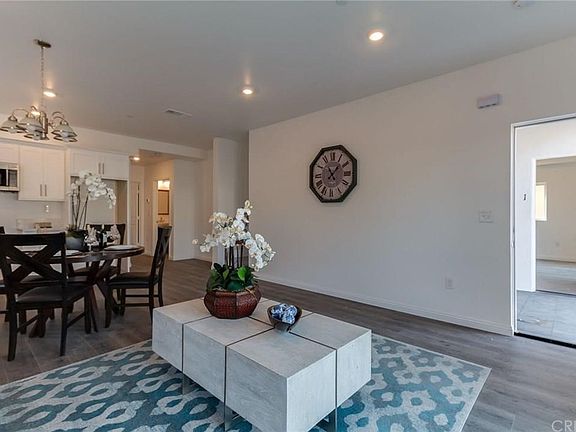 5th image of 5914 Vineland Ave Unit 3