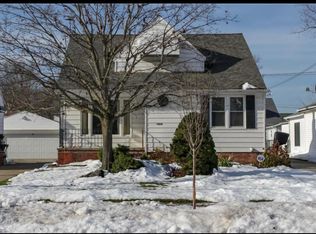 1414 Sunset Rd, Mayfield Heights, OH 44124