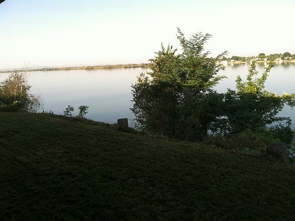 4th image of 3212 W Lakeshore Ct