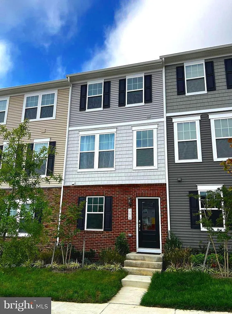 2 bed, 1386 sqft, $1,950 — Photo 1