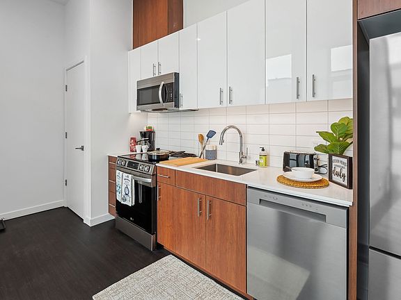 5th image of 3150 Fairview Ave E #100
