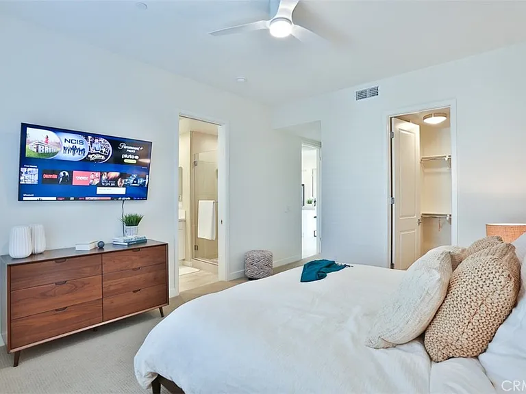 1529 Doheny Way — Photo 32