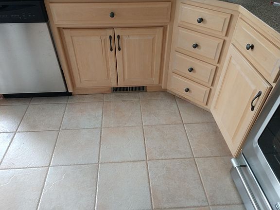 3rd image of 801 Raindale Ct