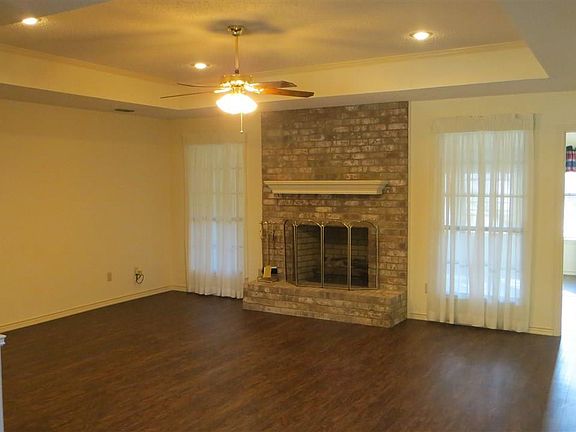 3rd image of 3105 Williamsburg Cir