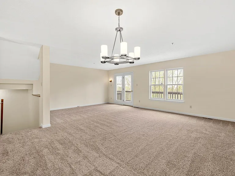 1036 Royal Dr — Photo 10