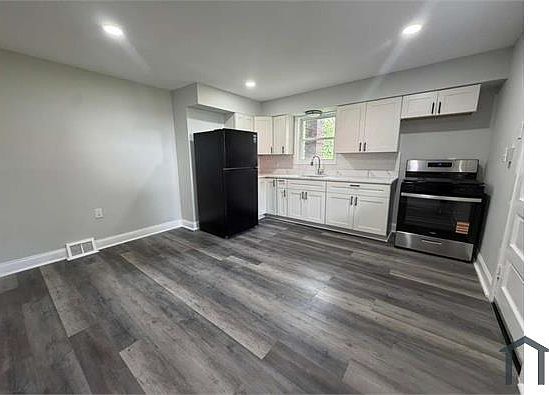 3rd image of 227 Rochelle St