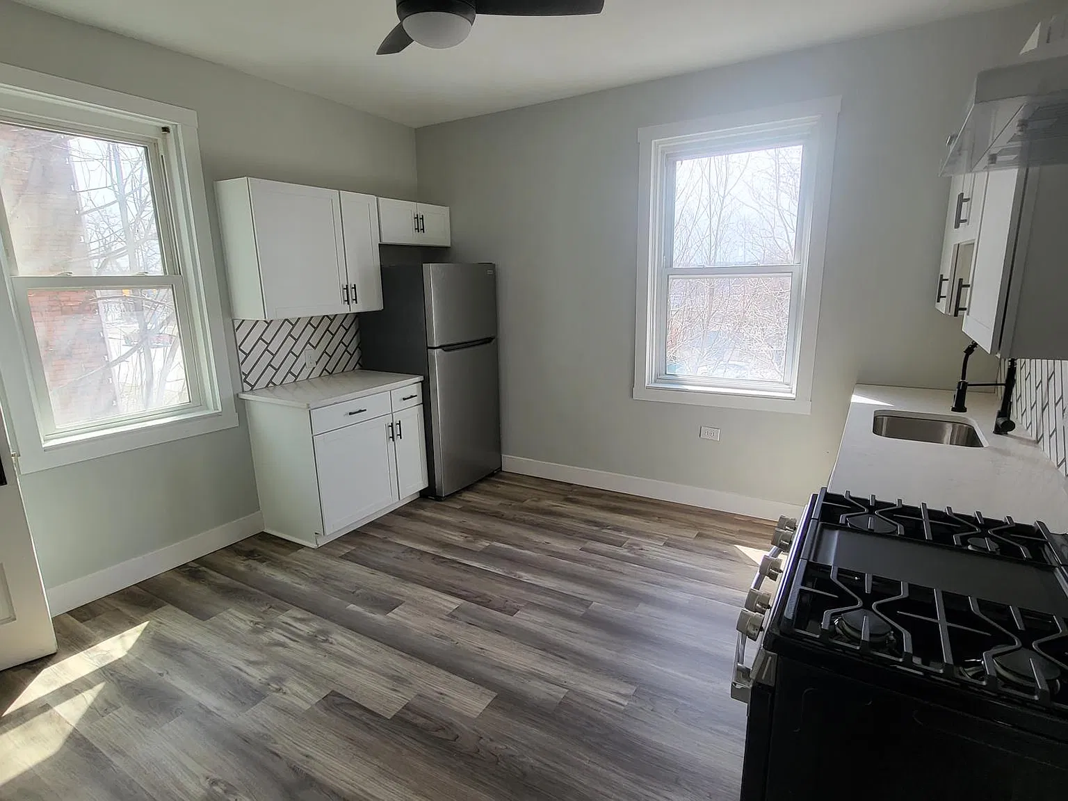 4 bed, $1,500 — Photo 2