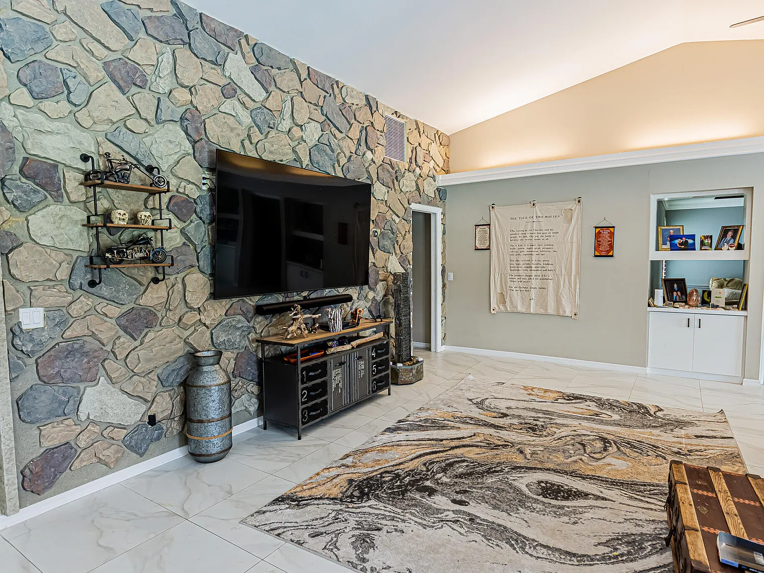 3 bed, 2.5 bath, 2440 sqft, $3,200 — Photo 3