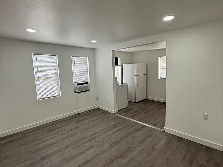 1425 Tamiami Trl #D — Photo 2