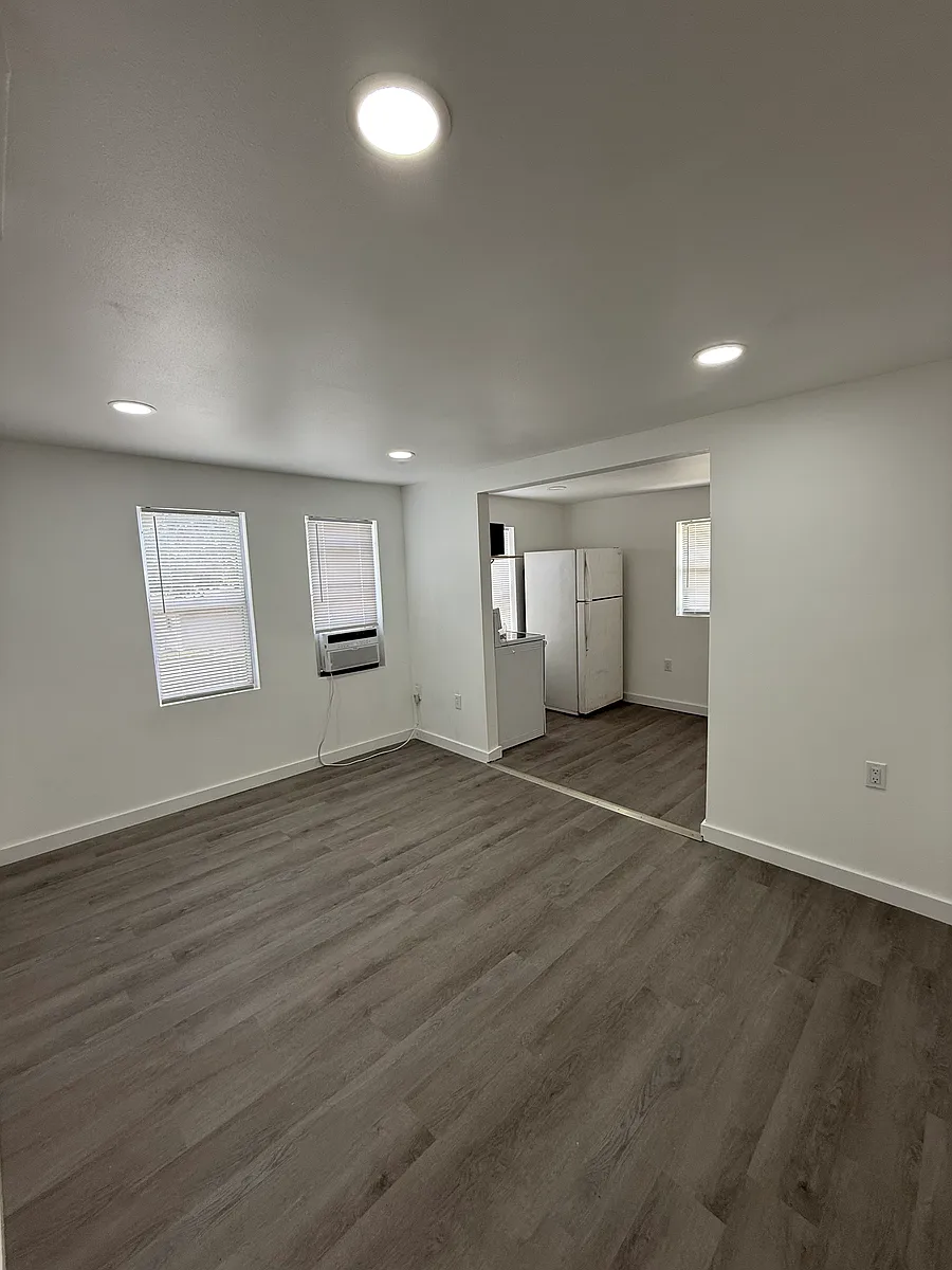 Building Photo - 1425 Tamiami Trl #D