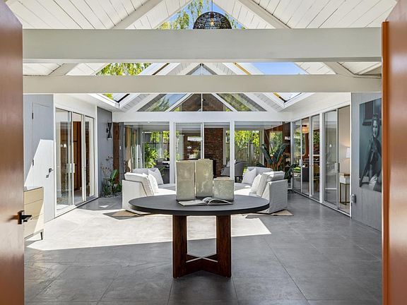 3rd image of 1 Mount Hood Court