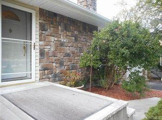 16 Hillside Rd, Sloatsburg, NY 10974