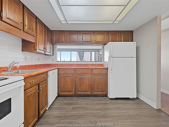 5th image of 380 Pelissier St #1201