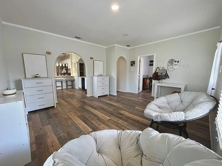 222 N Madison St — Photo 3