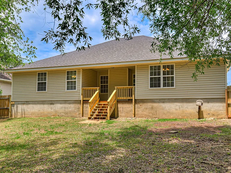 1955 Shoreline Dr — Photo 34