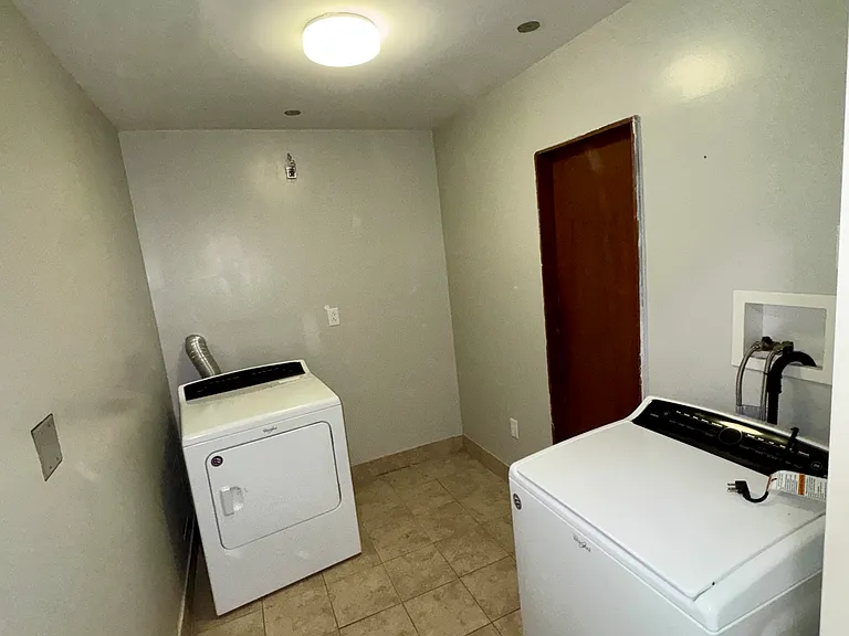 1114 Thorndale Dr — Photo 13