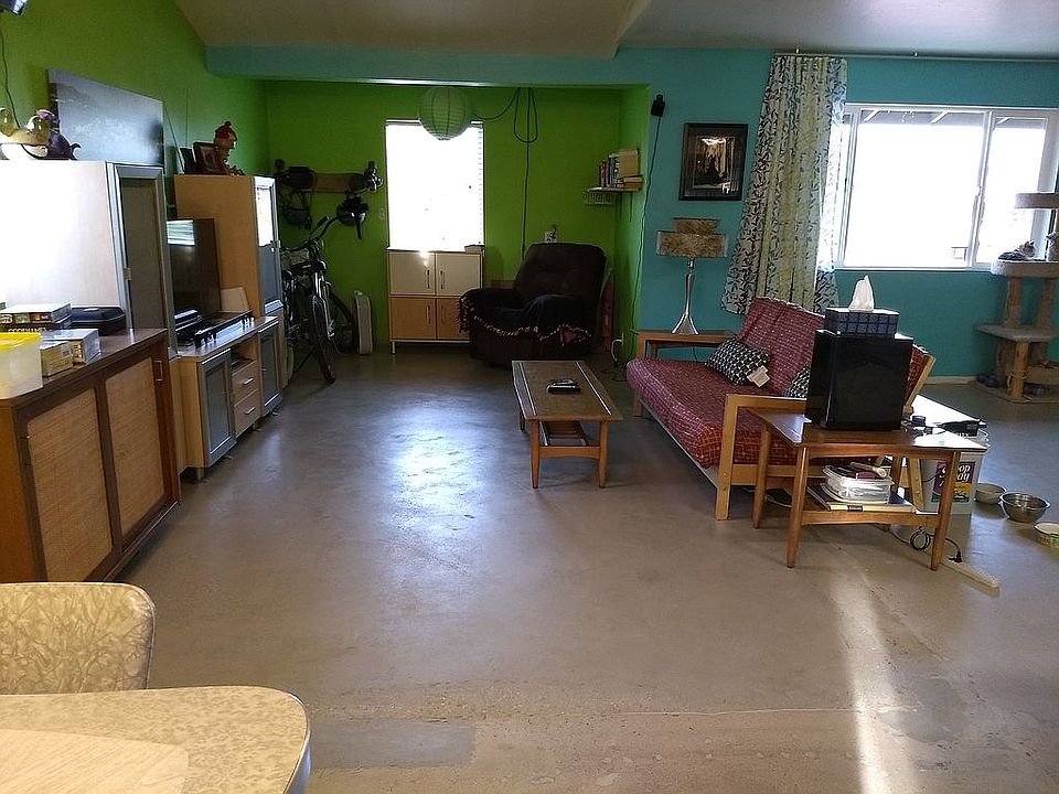 2nd image of 1638 N Camellia St