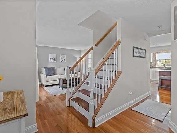 4th image of 8027 Woodcreek Dr