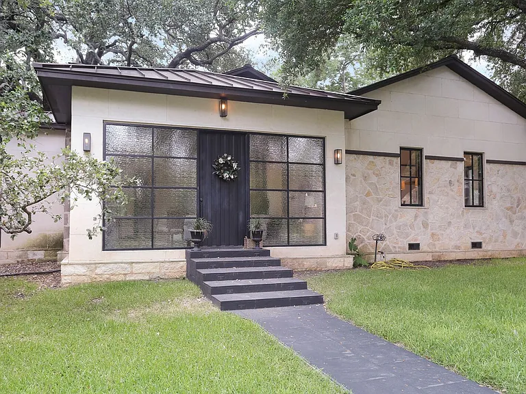 182 E Edgewood Pl — Photo 2