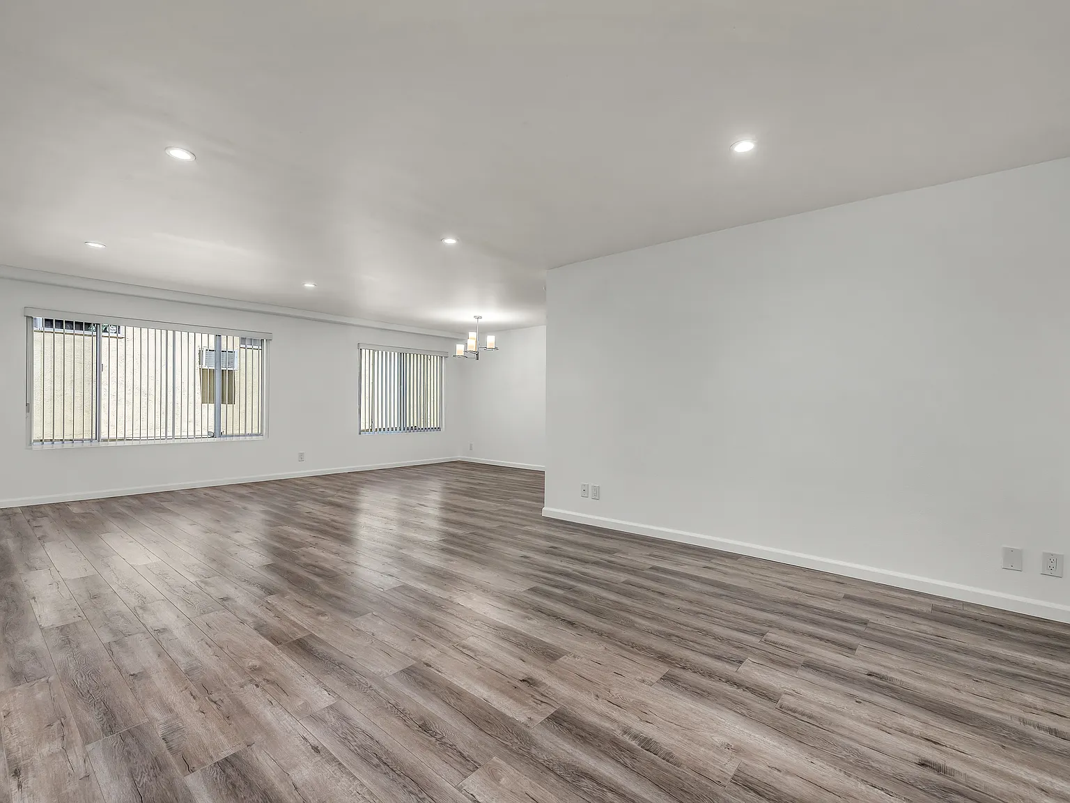 1432 Saltair Ave — Photo 2