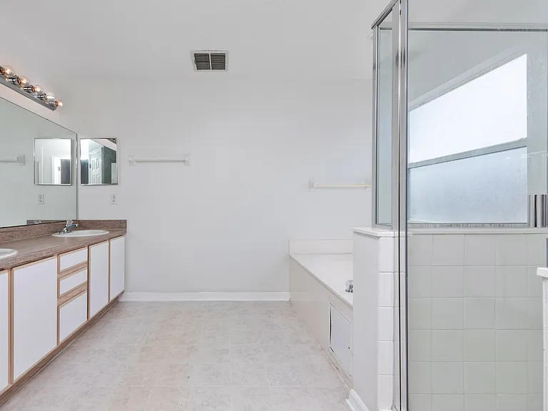 746 Lockbreeze Dr — Photo 28