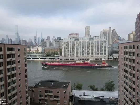 4th image of 575 Main St APT 1314