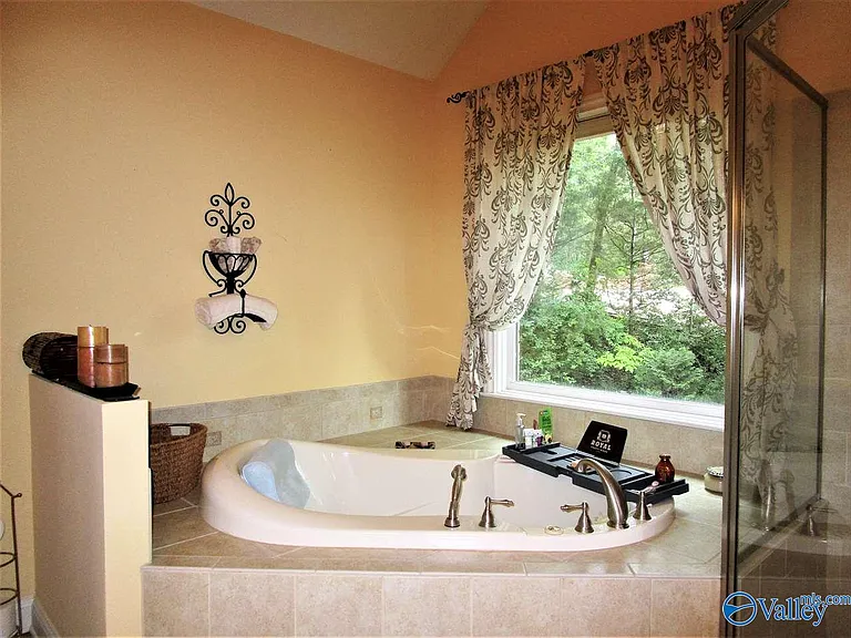 4015 High Mountain Rd NE — Photo 9