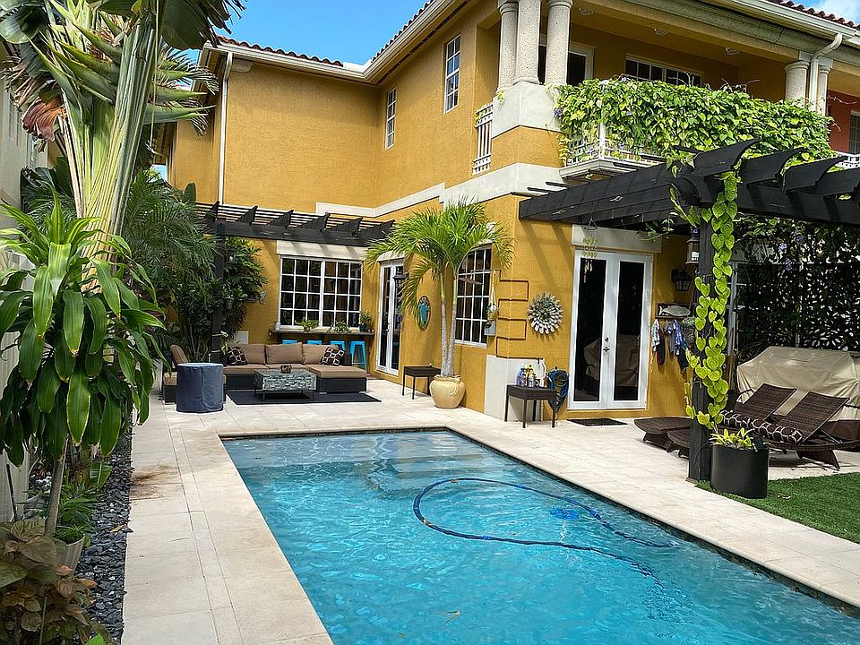 2nd image of 1209 SW 4th Ave #1209