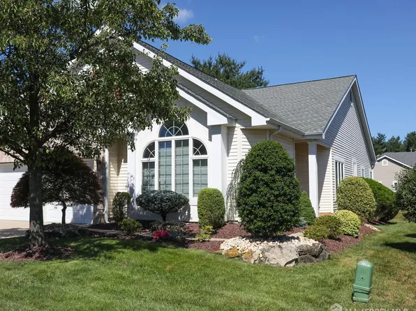 7 Sherwood Dr, Monroe Township, NJ 08831