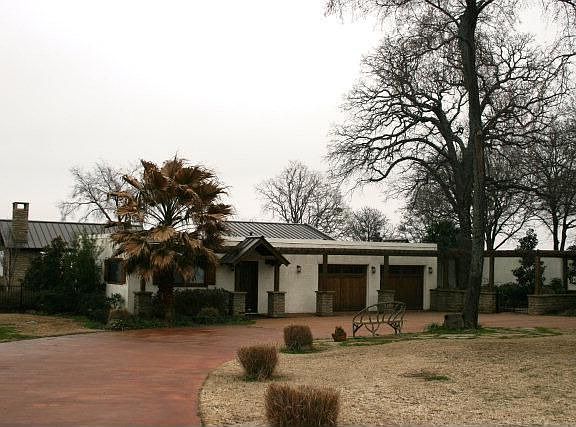 2nd image of 553 Arrowwood Beach Cir