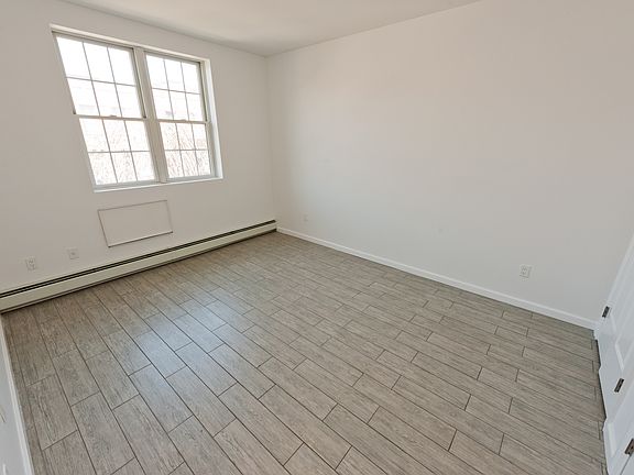 3rd image of 2759 Crescent St Floor 4