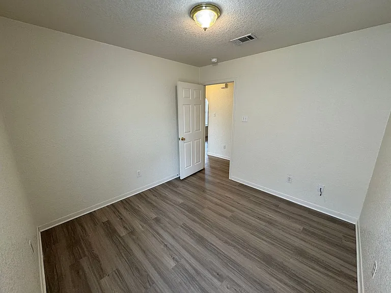 1606 Dugger Cir #B — Photo 14