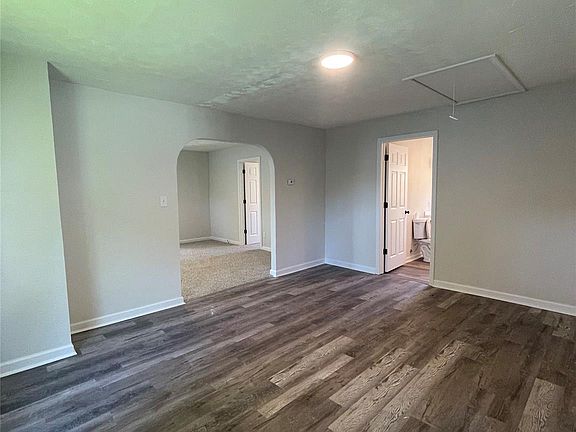 4th image of 5685 Venice Rd