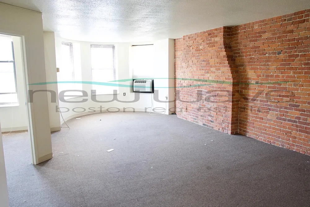 4 bed, 1200 sqft, $7,000 — Photo 1