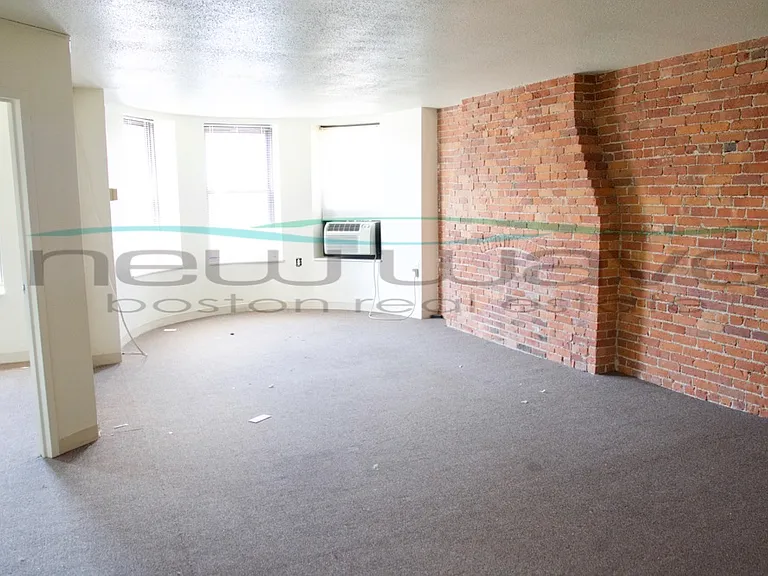83 Westland Ave #401 — Photo 1