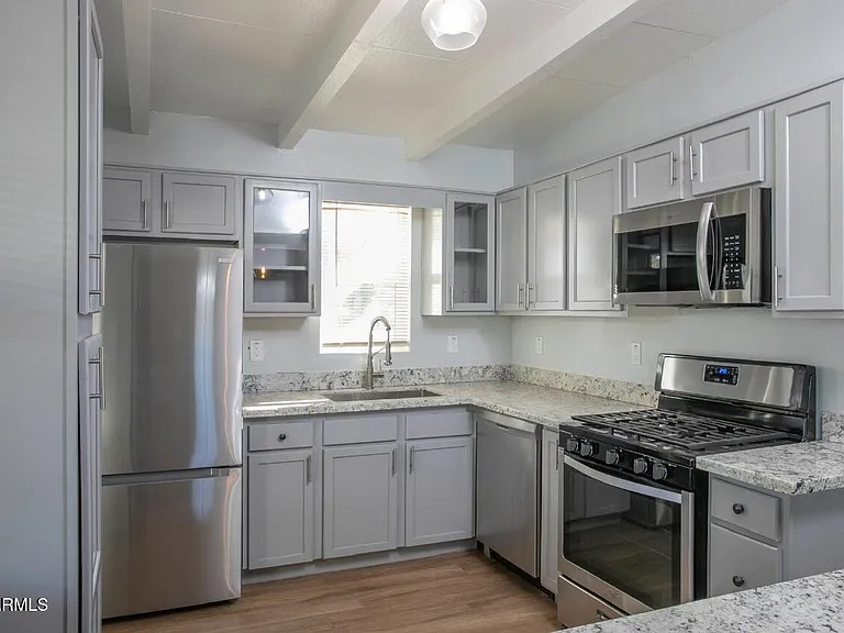 2205 W Cambridge Ave — Photo 3